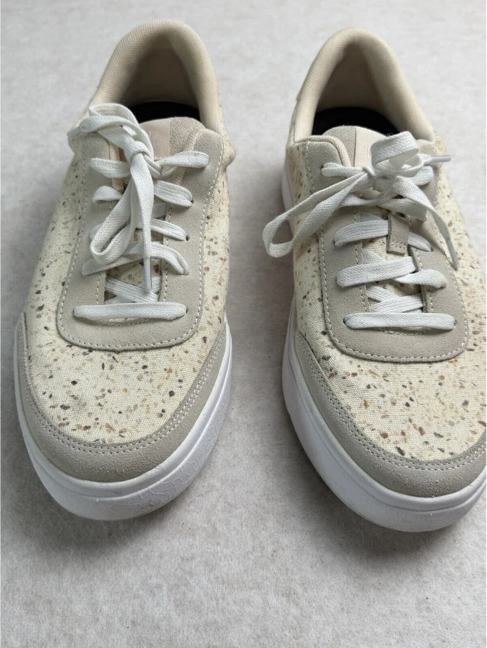 Kizik Prague Sneaker Cream Handsfree Sneakers Men's 7.5/Women's 9